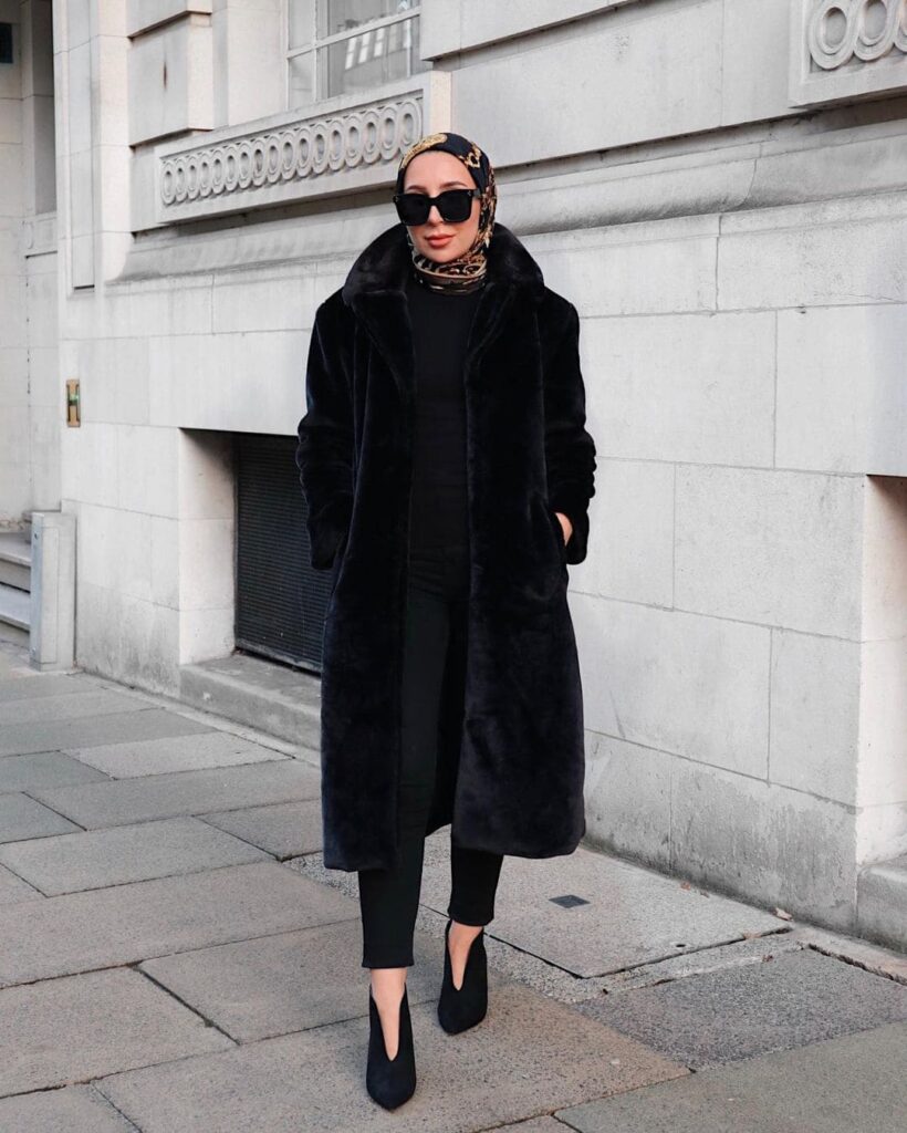 18 Stylish Total Black Look Outfits - Hijab Fashion Inspiration